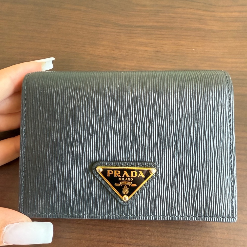 Prada Vitello Move Triangle Card Holder Wallet Black

Look brand new - Picture 7 of 13
